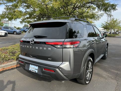 Used 2022 Nissan Pathfinder SV image 9