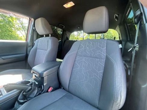 Used 2019 Toyota Tacoma TRD Sport AWD/4WD image 26
