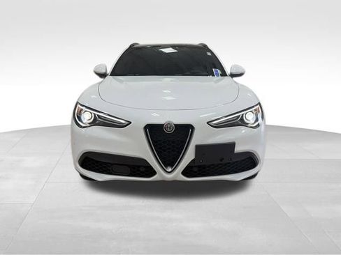 Used 2023 Alfa Romeo Stelvio Ti image 4