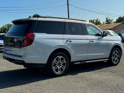 Used 2025 Ford Expedition Active AWD/4WD image 3