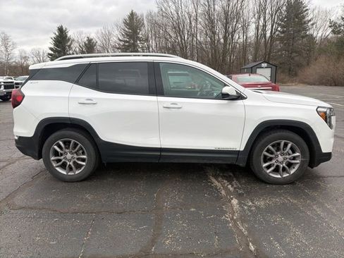Certified 2024 GMC Terrain SLT image 2