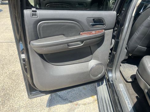 Used 2012 GMC Yukon XL Denali image 11