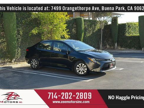 Used 2021 Toyota Corolla LE FWD image 2