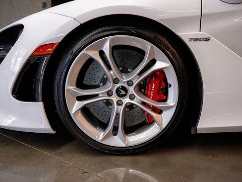 Used 2020 McLaren 720S Spider image 13