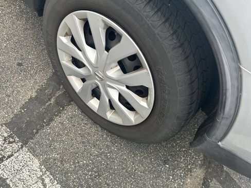 Used 2015 Nissan Rogue S AWD/4WD image 2