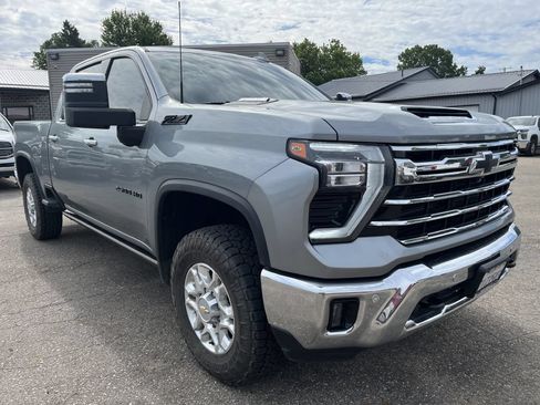Used 2024 Chevrolet Silverado 2500 LTZ w/ LTZ Plus Package AWD/4WD image 4