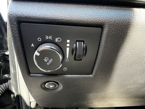 Used 2019 Jeep Grand Cherokee Laredo image 15