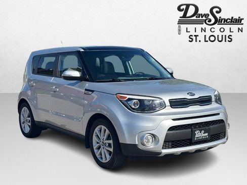 Used 2017 Kia Soul + w/ Primo Package FWD image 1