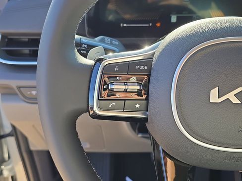 New 2026 Kia Carnival EX FWD image 30