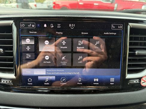 Used 2023 Chrysler Pacifica Touring-L image 17