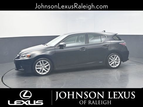 Used 2017 Lexus CT 200h image 2