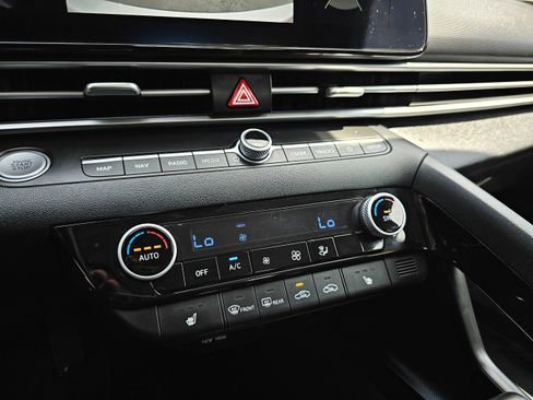 Used 2023 Hyundai Elantra Limited image 31