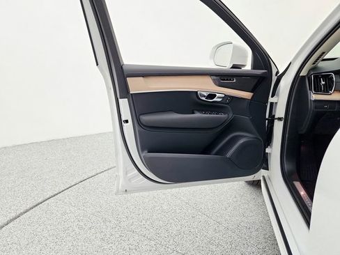 New 2025 Volvo XC90 B6 Plus w/ Protection Package Premier image 23
