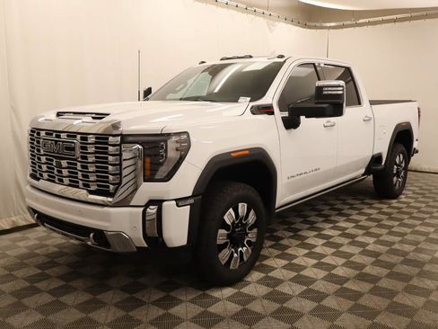 Used 2026 GMC Sierra 3500 Denali w/ Denali Reserve Package AWD/4WD image 1