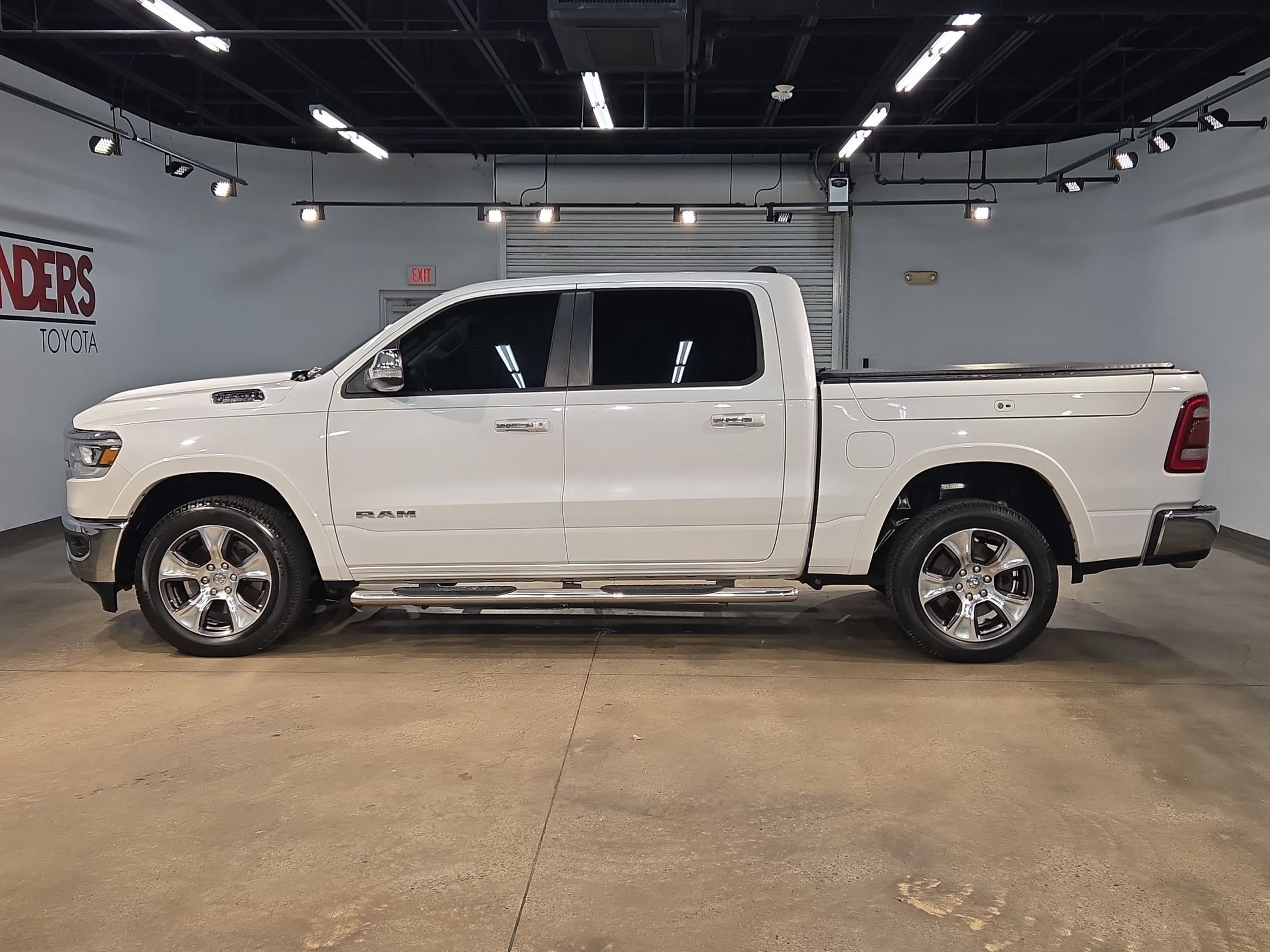Used 2019 RAM 1500 Laramie AWD/4WD image 4