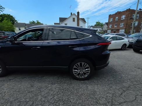Used 2021 Toyota Venza XLE w/ Softex Package AWD/4WD image 2