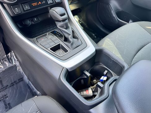 Used 2022 Toyota RAV4 XLE w/ Convenience Package AWD/4WD image 19