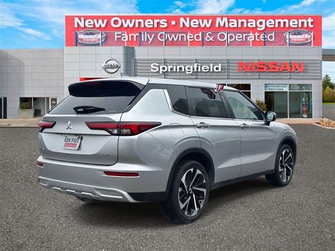 Used 2023 Mitsubishi Outlander SE image 5