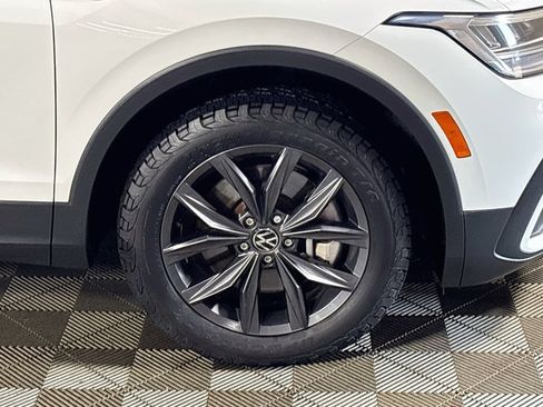 Certified 2022 Volkswagen Tiguan SE w/ Panoramic Sunroof Package AWD/4WD image 24