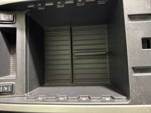 Used 2018 Nissan Titan SL AWD/4WD image 41