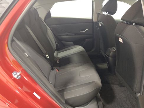 Used 2025 Hyundai Elantra SE FWD image 19
