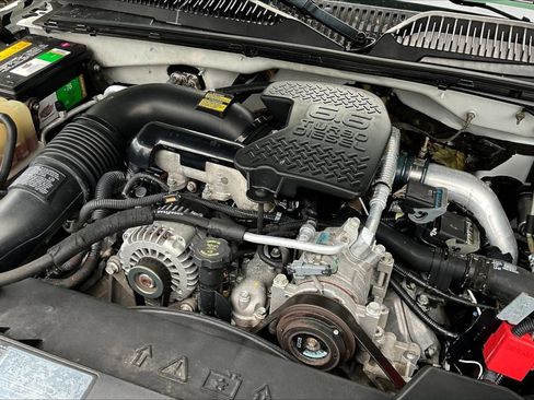 Used 2005 Chevrolet Silverado 2500 LS w/ Heavy-Duty Power Package AWD/4WD image 30