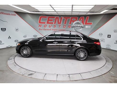 Used 2024 Mercedes-Benz C 300 Sedan image 3