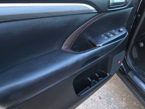 Used 2019 Toyota Highlander Limited w/ Carpet Mat Package (TMS) image 13
