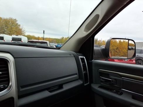 Used 2018 RAM 2500 SLT w/ Luxury Group image 14