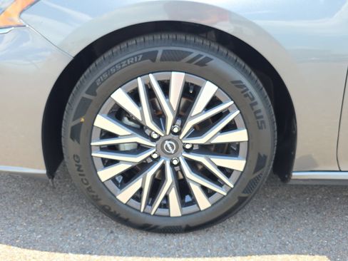 Used 2023 Nissan Altima 2.5 SV FWD image 9