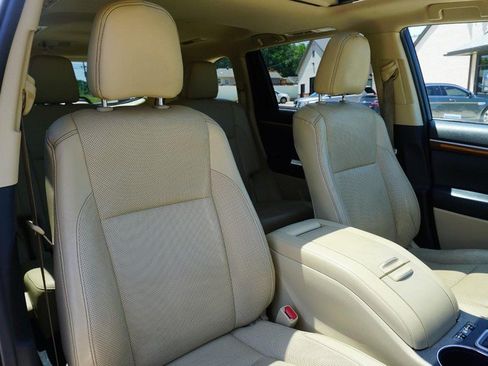 Used 2019 Toyota Highlander Limited AWD/4WD image 34