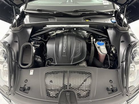 Used 2017 Porsche Macan AWD/4WD image 29