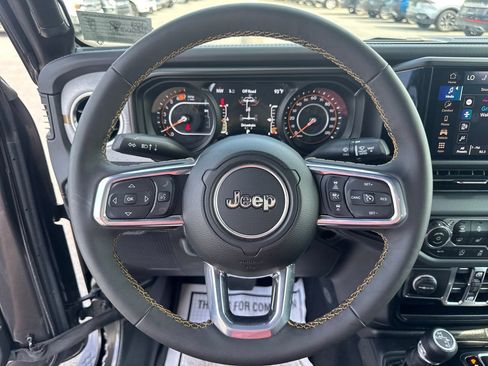 Used 2024 Jeep Wrangler Unlimited Sahara AWD/4WD image 30