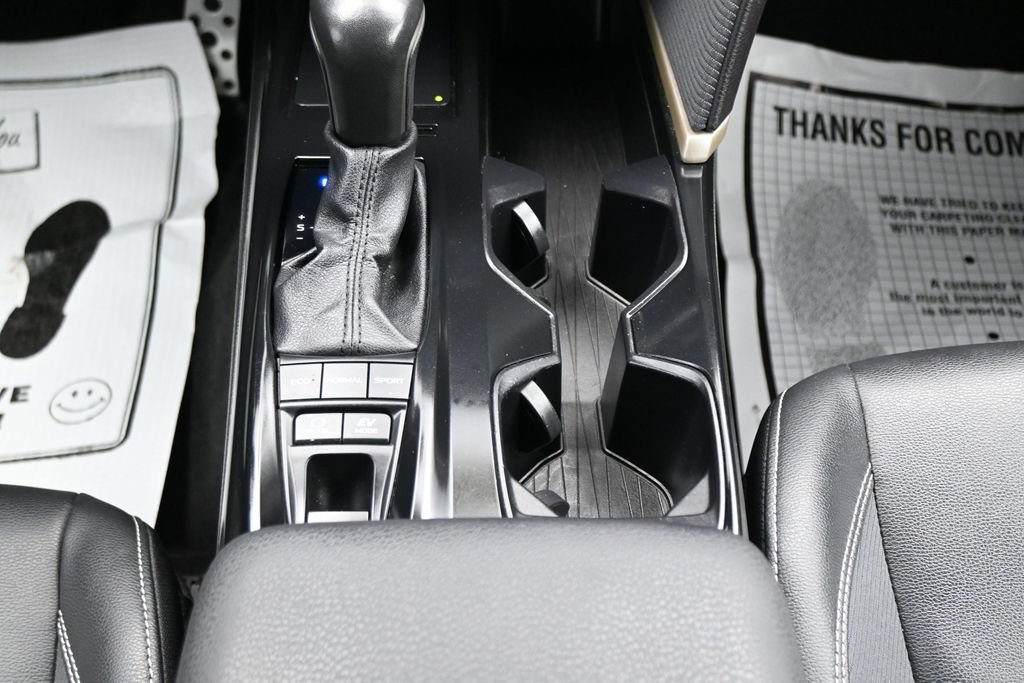 Used 2025 Toyota Camry SE FWD image 19