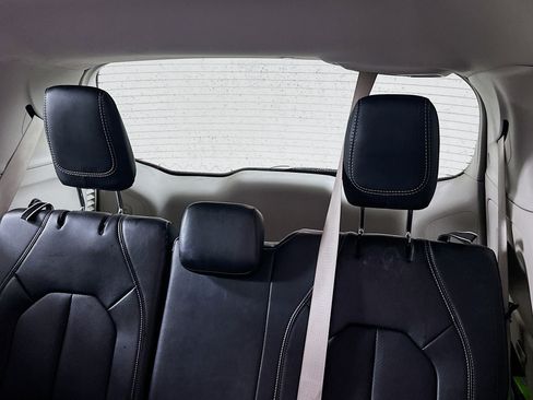 Used 2024 Chrysler Pacifica Touring-L image 28