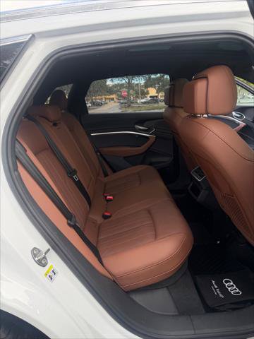 Used 2024 Audi Q8 e-tron Premium Plus w/ Premium Plus Package AWD/4WD image 16