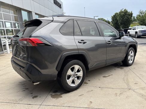 Used 2021 Toyota RAV4 XLE FWD image 5