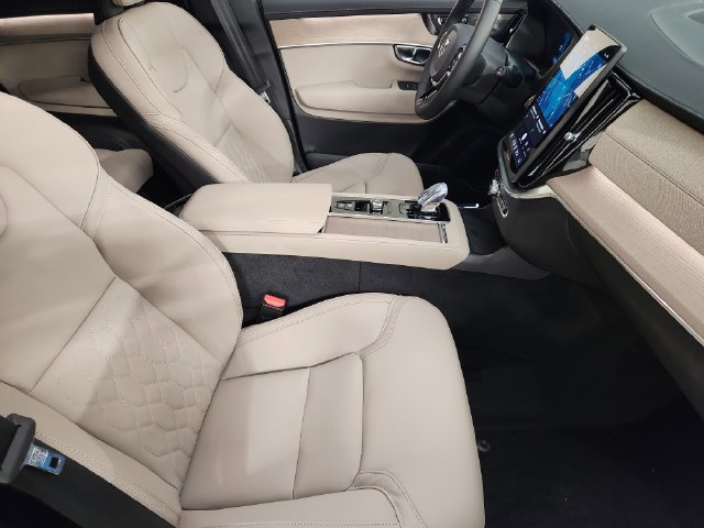New 2026 Volvo XC90 T8 Plus w/ Protection Package Premier AWD/4WD image 3