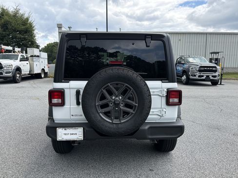 Used 2024 Jeep Wrangler Unlimited Sport AWD/4WD image 7