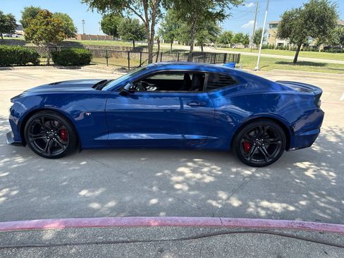 Used 2021 Chevrolet Camaro SS RWD image 7