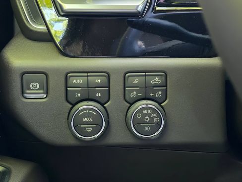 New 2026 Chevrolet Silverado 3500 LT w/ Texas Edition AWD/4WD image 22