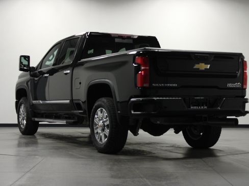 Used 2024 Chevrolet Silverado 2500 High Country w/ Technology Package AWD/4WD image 6