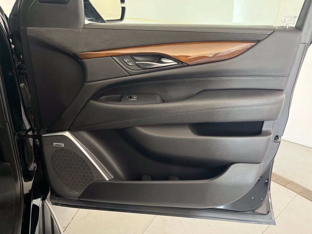 Used 2020 Cadillac Escalade 4WD image 31