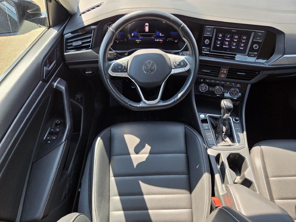 Used 2024 Volkswagen Jetta SE FWD image 13