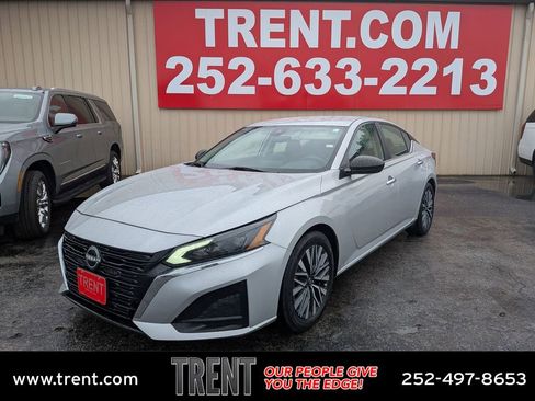 Used 2024 Nissan Altima 2.5 SV FWD image 1