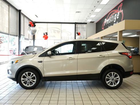 Used 2017 Ford Escape SE FWD image 3