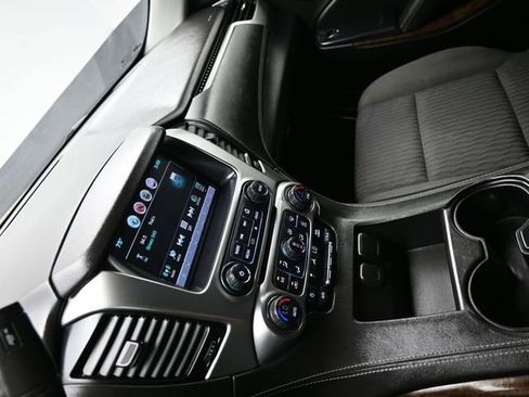 Used 2020 Chevrolet Suburban LS w/ Enhanced Driver Alert Package RWD image 23