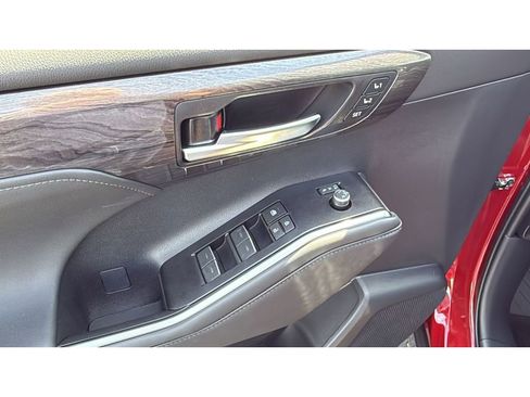 New 2026 Toyota Highlander Platinum AWD/4WD image 15