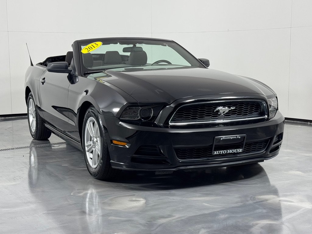Used 2013 Ford Mustang Convertible RWD image 4