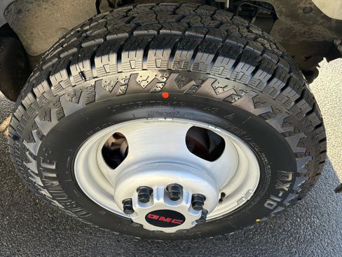 Used 2023 GMC Savana 3500 Extended w/ Power Convenience Package RWD image 9